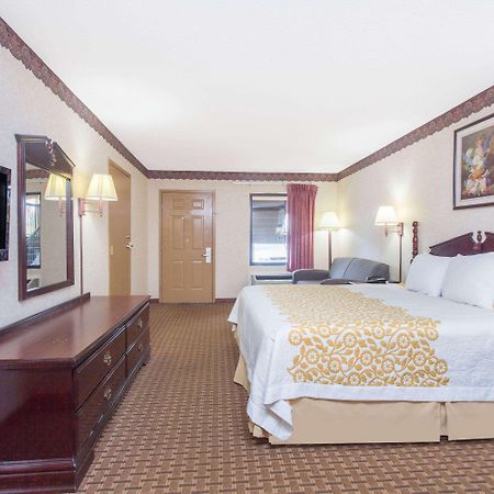 Days Inn By Wyndham Thomaston Bagian luar foto
