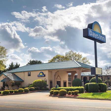 Days Inn By Wyndham Thomaston Bagian luar foto