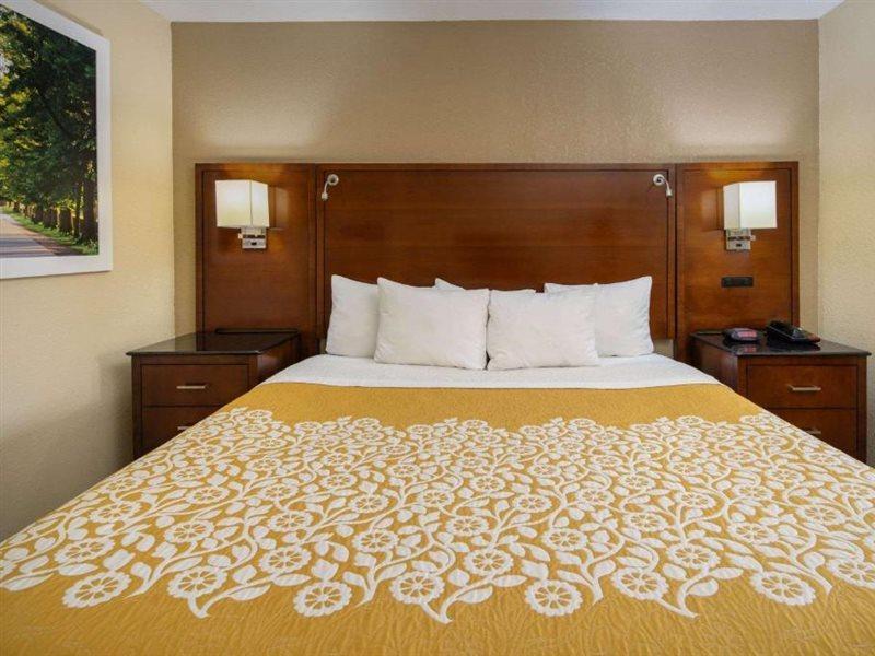 Days Inn By Wyndham Thomaston Bagian luar foto