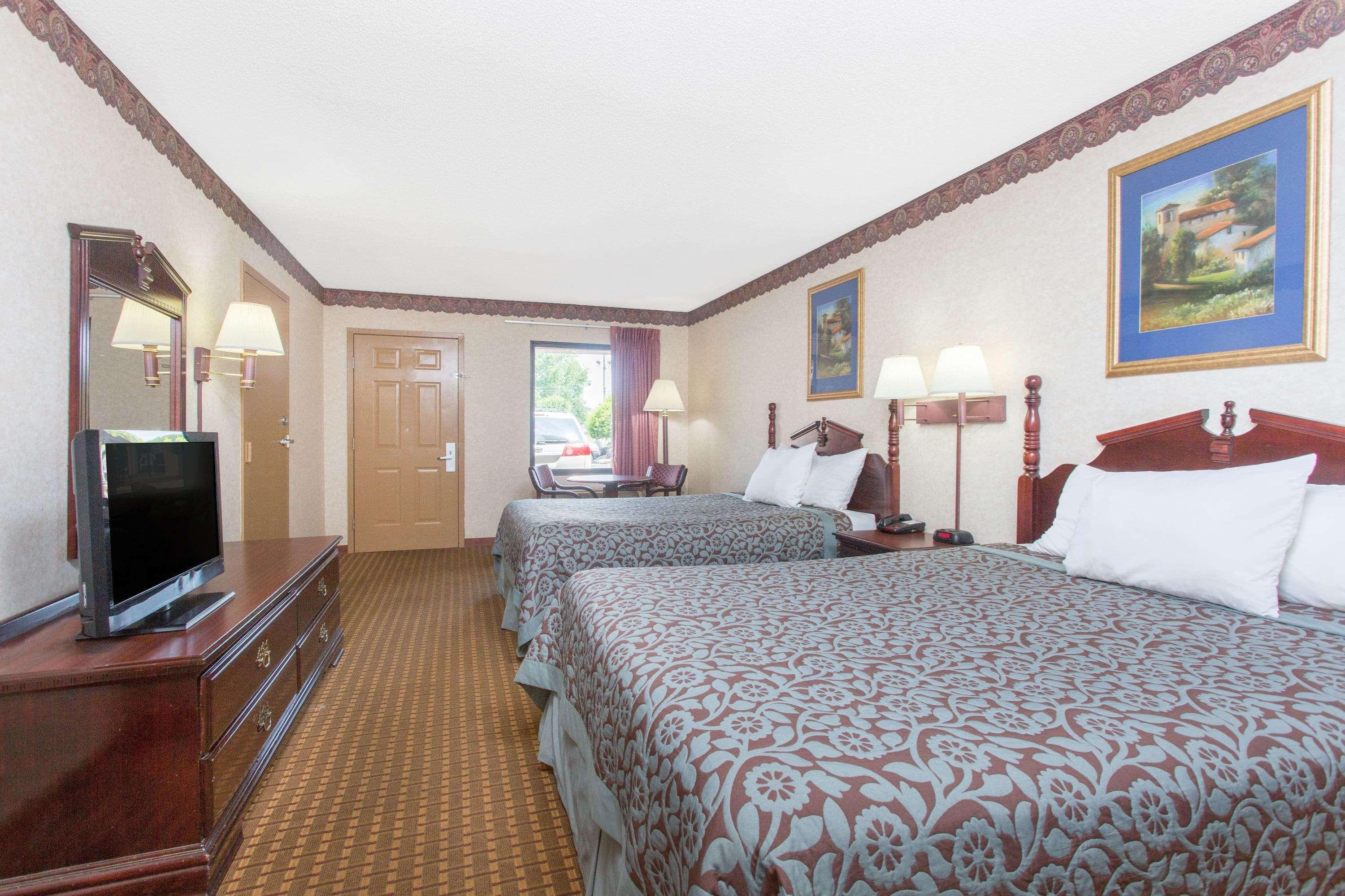Days Inn By Wyndham Thomaston Bagian luar foto
