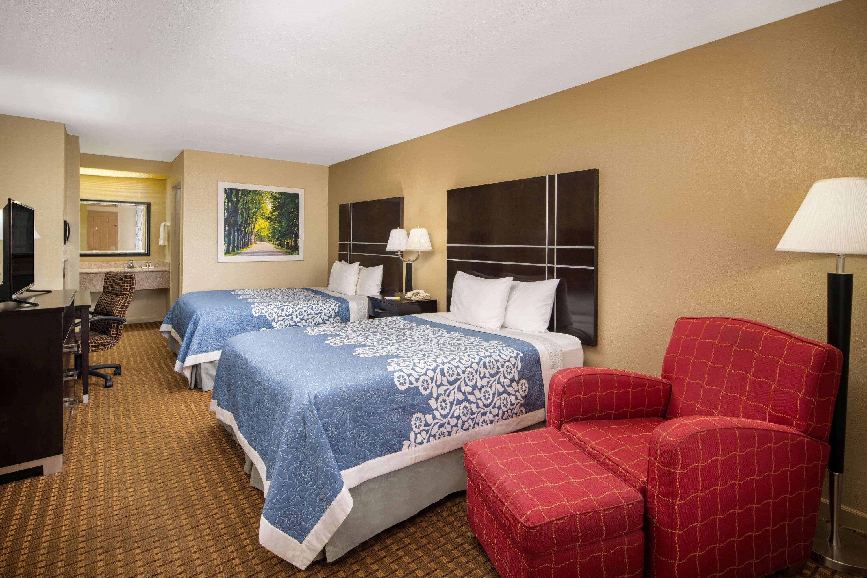 Days Inn By Wyndham Thomaston Bagian luar foto