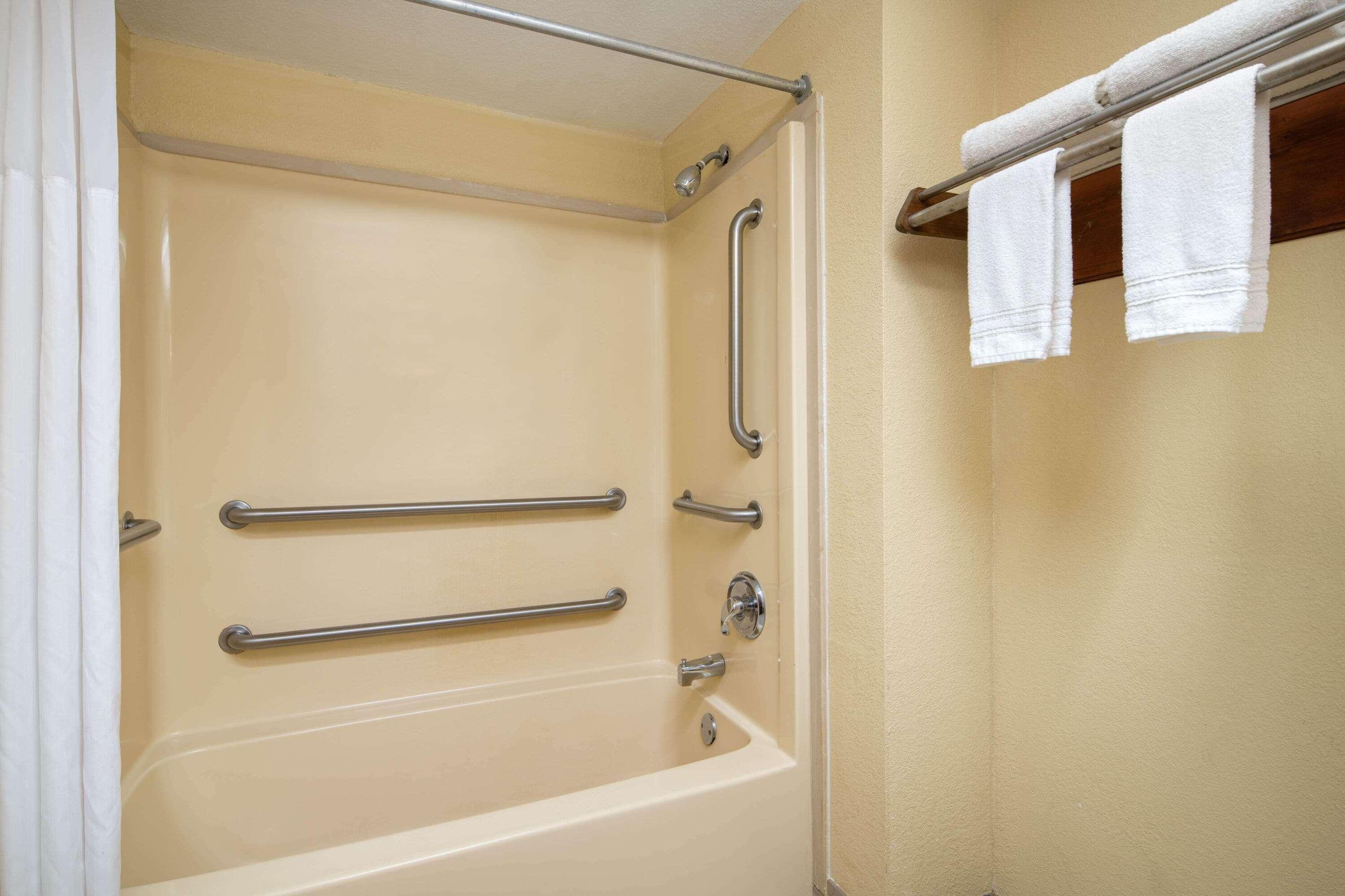 Days Inn By Wyndham Thomaston Bagian luar foto