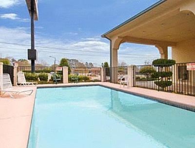 Days Inn By Wyndham Thomaston Bagian luar foto